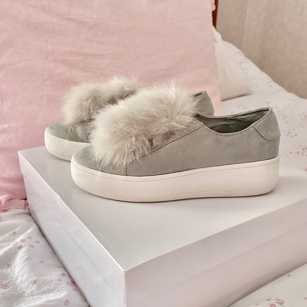 ⛔️SOLD⛔️Steve Madden PomPom Sneakers - Picture 11 of 16